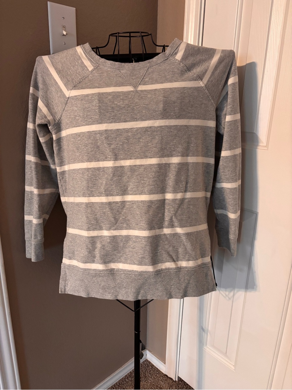 Goodthreads Gray and White Striped Crewneck Sweatshirt Small